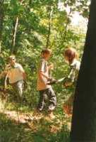 odstraňování náletových dřevin na lokalitě třemdavy bílé (letní tábor 1999)